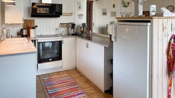 Geladeira, micro-ondas, cooktop, lava-louças