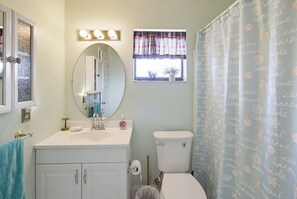 Bathroom - Perfect 2-bedroom townhome with AC in vibrant Miami (Miami)