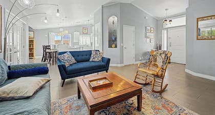 Spacious 3-bedroom house in beautiful Mesa - Centrally located!