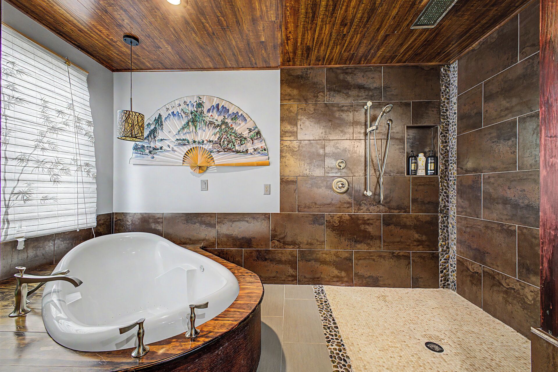 Shower, jetted bath, hair dryer, bidet