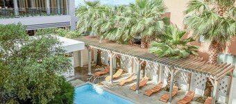 WEEKEND HOUSE
