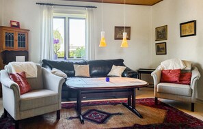 TV - Beautiful home in Bredebro with WiFi (Bredebro)