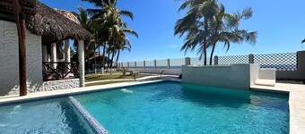 Cozy 2-bedroom chalet in gorgeous Iztapa Escuintla with AC