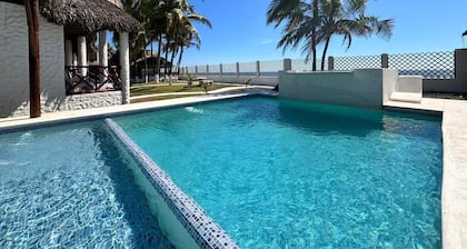 Cozy 2-bedroom chalet in gorgeous Iztapa Escuintla with AC