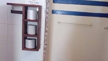 Toallas y papel de baño