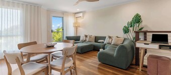 Stylish Sunrise Beach Coastal Abode with Hot Tub