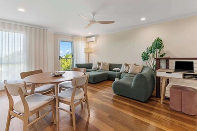 Stylish Sunrise Beach Coastal Abode with Hot Tub