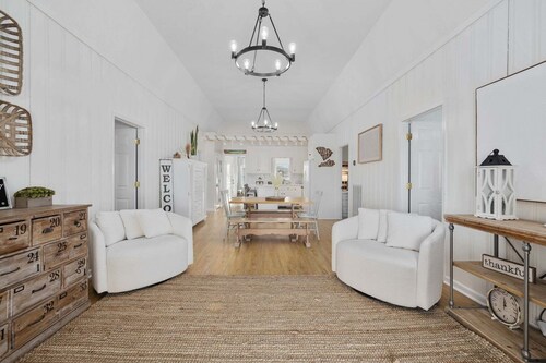 Endless Paradise - Waterfront 5BR w/ Private Dock (Walk to Beach)