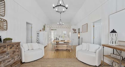 Endless Paradise - Waterfront 5BR w/ Private Dock (Walk to Beach)