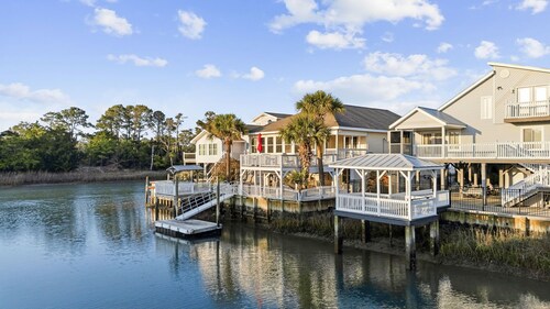Endless Paradise - Waterfront 5BR w/ Private Dock (Walk to Beach)