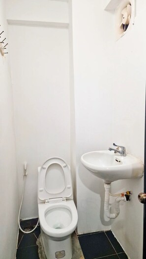 Bathroom - Crazy Frog Hostel (Krong Siem Reap)