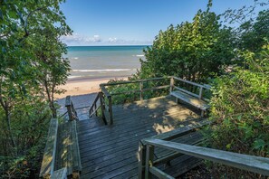 Property grounds - Hydrangea Haven- private association Beach (South Haven)