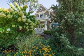 Exterior - Hydrangea Haven- private association Beach (South Haven)
