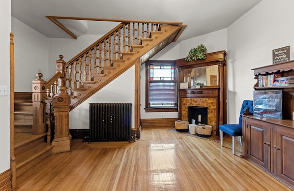 Interior - Enjoy the spacious 5-bedroom House in charming Ludington, MI. (Ludington)