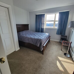 1 bedroom, free WiFi, bed sheets - Downtown Retreat in Ludington - Perfect for a Relaxing Getaway! (Ludington)