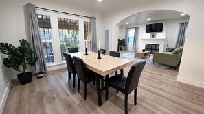 Dining - Renovated Three Bedroom Near Cedars Sinai and Beverly Hills With Parking (Beverly Hills)