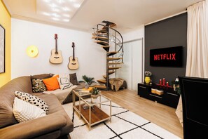 Living area - Front Yard Retreat with Foosball in Old Town (Beograd)