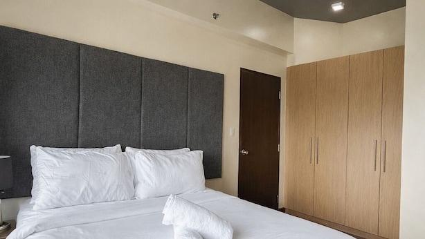 Room - Room-spacious 2BR Apartment (Iloilo)