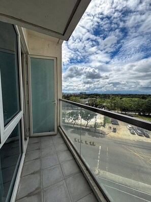 ห้องพักรวม, 2 ห้องนอน, ระเบียง | ระเบียง