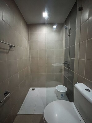 Gemeinsamer Schlafsaal, 2 Schlafzimmer, Balkon | Badezimmer