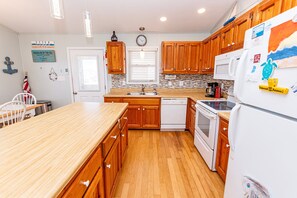 Fridge, microwave, oven, stovetop - Oceanside-Close to shopping-KD105, Edwards Beach Getaway (Kill Devil Hills)