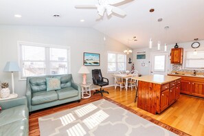 TV, books - Oceanside-Close to shopping-KD105, Edwards Beach Getaway (Kill Devil Hills)