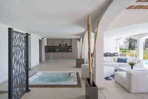 Interior - SAINT-RAPHAËL – CONTEMPORARY VILLA WITH PANORAMIC SEA VIEW AND SWIMMING POOL (ST RAPHAEL)