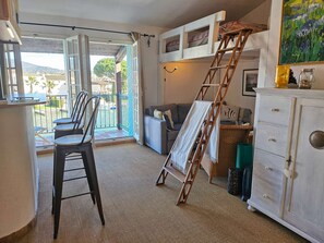TV - Beautiful 2-room apartment with Wi-Fi and mooring – View over the canals of Port Grimaud (PORT GRIMAUD)