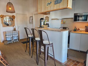 Fridge, microwave, oven, dishwasher - Beautiful 2-room apartment with Wi-Fi and mooring – View over the canals of Port Grimaud (PORT GRIMAUD)