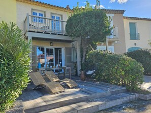 Terrace/patio - Lovely air-conditioned house for 4 people with a jacuzzi, Wi-Fi, and a mooring. (PORT GRIMAUD)