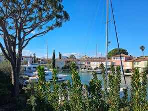 Marina - Lovely air-conditioned house for 4 people with a jacuzzi, Wi-Fi, and a mooring. (PORT GRIMAUD)