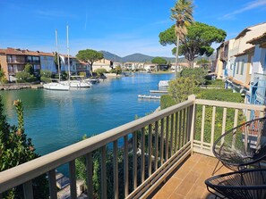 Property grounds - Lovely air-conditioned house for 4 people with a jacuzzi, Wi-Fi, and a mooring. (PORT GRIMAUD)