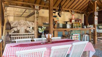 Tempat makan outdoor