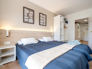 1 chambre, fer et planche à repasser, accès Internet, draps fournis