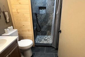 Dusche, Whirlpool, Handtücher