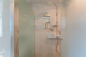 Standard Double Room Single Use | Bathroom - Maison de Denbast (Busan)