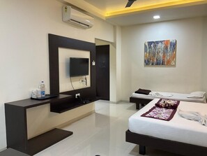 Deluxe Double Room, City View - THE HOTEL RELAX  (Kankavli)
