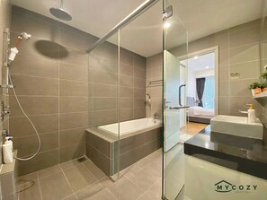 Premier Apartment, 3 Bedrooms, Mountain View | Bathroom