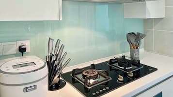 Premier Apartment, 3 Bedrooms, Mountain View | Private kitchen