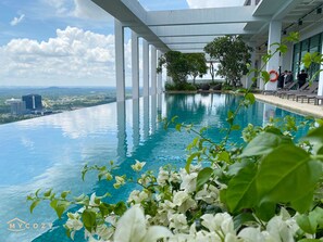 2 outdoor pools - Iskandar Residence by My Cozy (Iskandar Puteri)