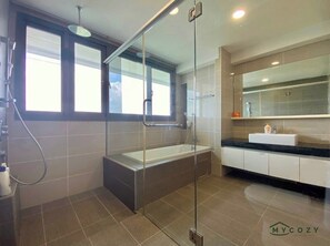Deluxe Apartment, 2 Bedrooms, Mountain View | Bathroom