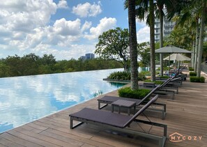2 outdoor pools - Iskandar Residence by My Cozy (Iskandar Puteri)