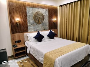 Deluxe Double Room, Garden View