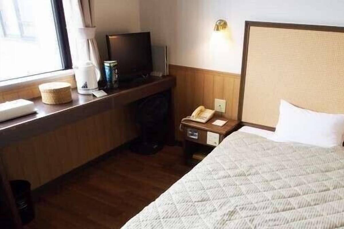 Down comforters, WiFi (free), bed sheets