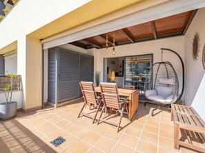 Outdoor dining - Marina Park with terrace and pool (Lagos)