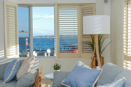 Absolute Beachfront Cronulla Beach House | Panoramic Ocean Views