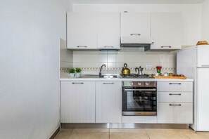 Family House, 2 Bedrooms (Le Case Della Cinta 2 a 300 Mt Dal) | Private kitchen - Le Case Della Cinta Hosue (San Teodoro)