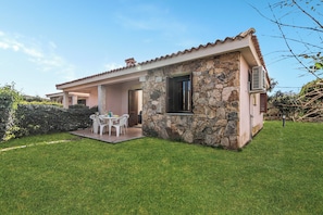 Family House, Multiple Bedrooms (Le Case Della Cinta 2 a 300 Mt Dal) | Outdoor dining - Le Case Della Cinta Hosue (San Teodoro)