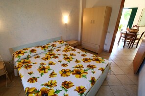 3 bedrooms, individually furnished, bed sheets - Beachside Holiday Home in Ricadi (Ricadi)