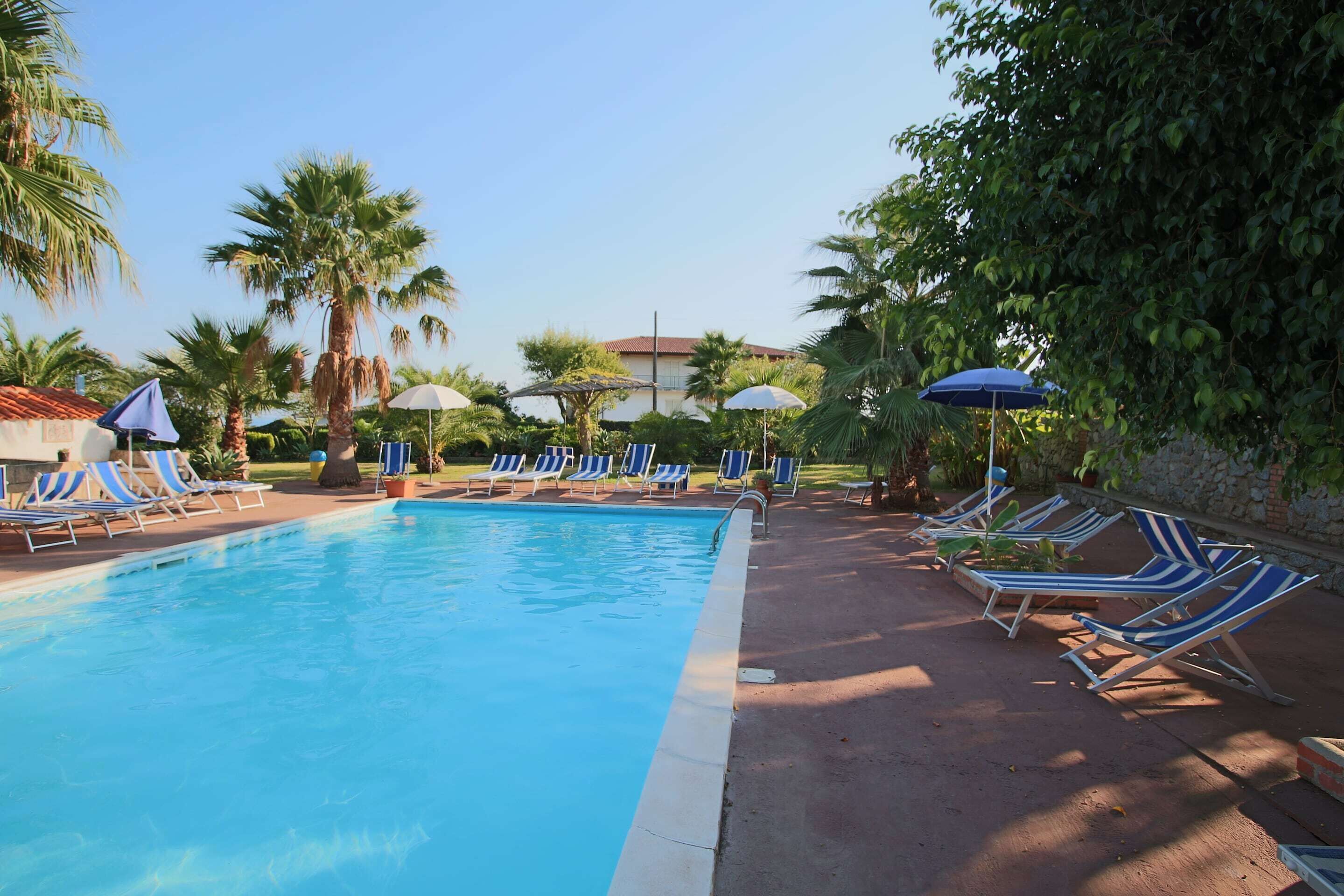 Nhà tiện nghi đơn giản, 3 phòng ngủ | Hồ bơi